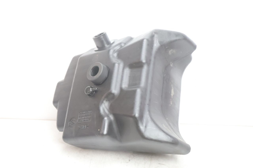 photo de DEPOSITO FUEL YAMAHA YP MAJESTY 125 (2002 - 2006) - Primer plano técnico