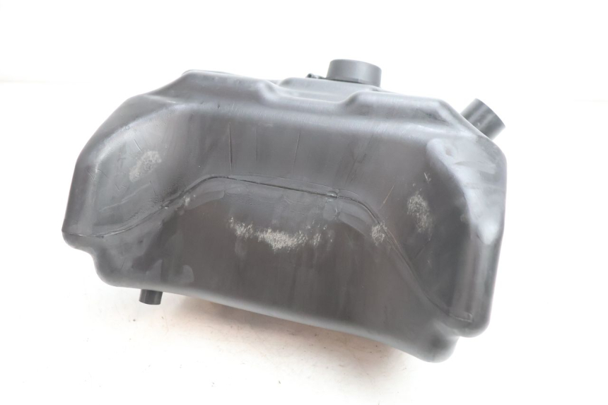 photo de DEPOSITO FUEL YAMAHA YP MAJESTY 125 (2002 - 2006) - Detalles de los puntos de fijación