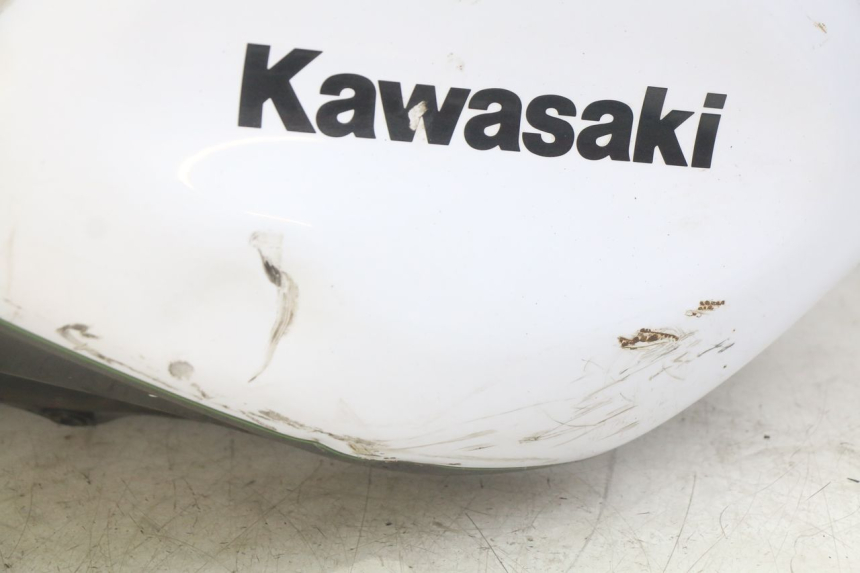photo de DEPóSITO DE GASOLINA KAWASAKI Z 750 (2007 - 2013) - Otra perspectiva
