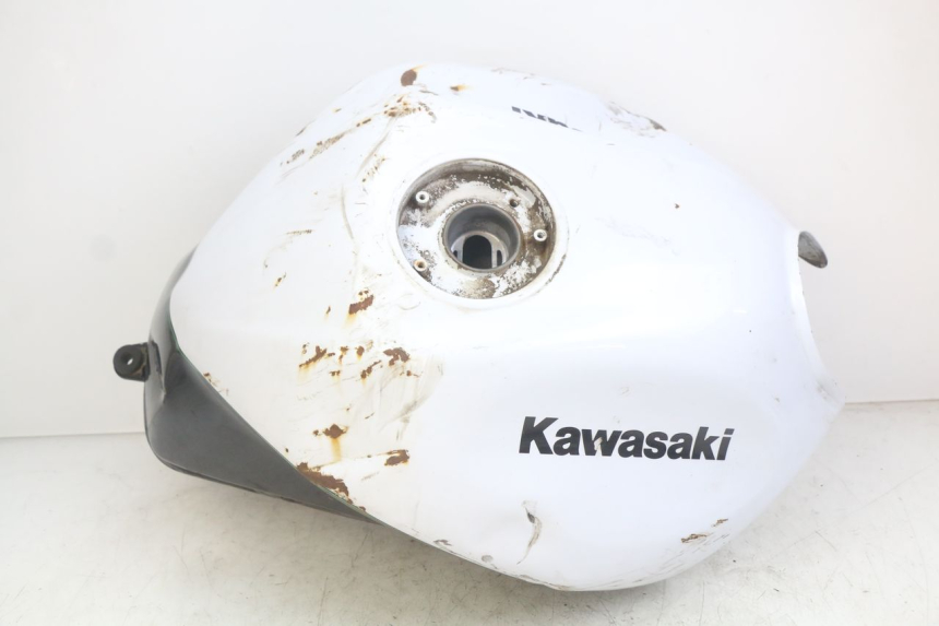 photo de DEPóSITO DE GASOLINA KAWASAKI Z 750 (2007 - 2013) - Primer plano técnico
