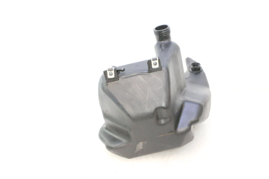 photo de DEPÓSITO DE COMBUSTIBLE PIAGGIO ZIP 2T 50 (2009 - 2019) - Detalles de los puntos de fijación