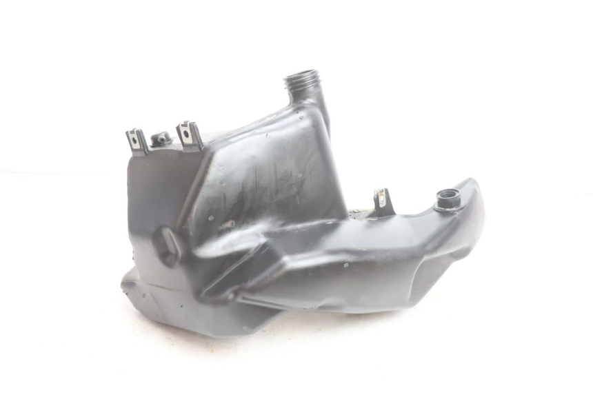 photo de DEPÓSITO DE COMBUSTIBLE PIAGGIO ZIP 2T 50 (2009 - 2019) - Detalles de los puntos de fijación