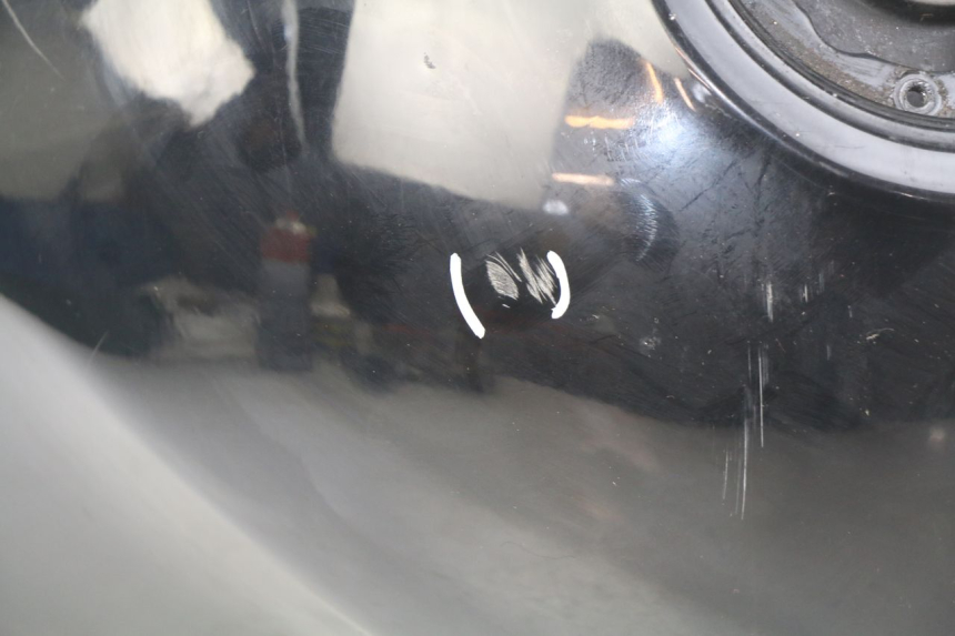 photo de DEPóSITO DE GASOLINA KAWASAKI ZZR 600 (1995 - 2004) - Zoom sobre los componentes