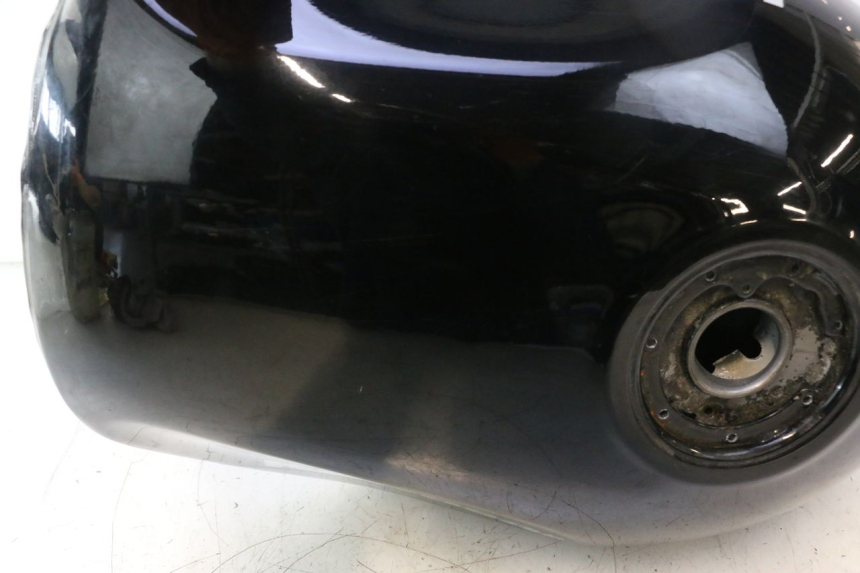 photo de DEPóSITO DE GASOLINA KAWASAKI ZZR 600 (1995 - 2004) - Primer plano de alta resolución