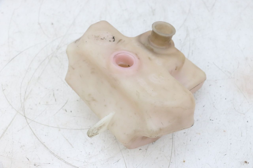 photo de DEPOSITO ACEITE MBK BOOSTER SPIRIT NAKED 50 (2004 - 2017) - Primer plano técnico