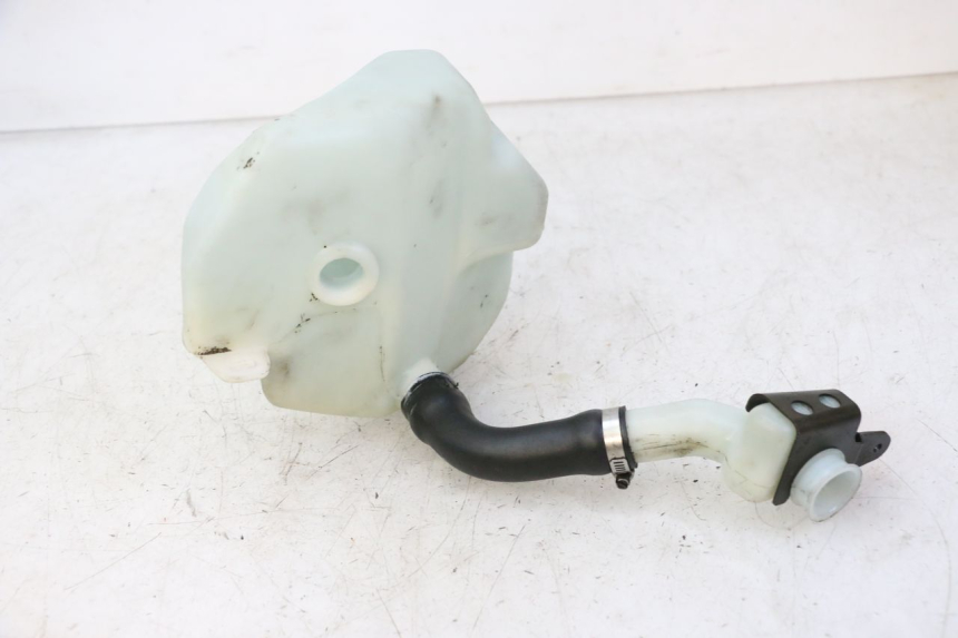 photo de DEPOSITO ACEITE YAMAHA BW'S 100 (1999 - 2002) - Detalles de los puntos de fijación