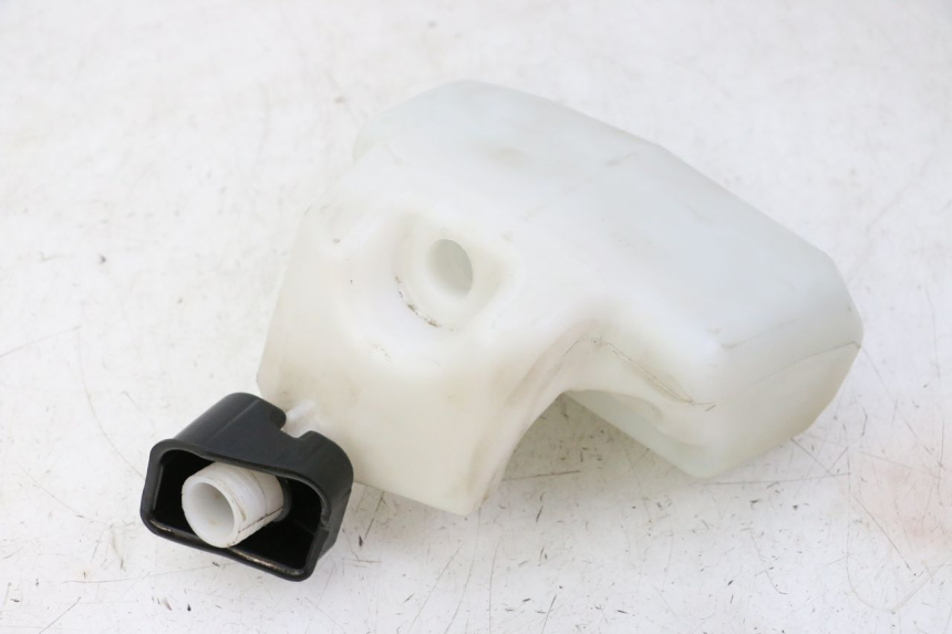 photo de DEPÓSITO DE ACEITE PEUGEOT CITYSTAR 50 (2013 - 2017) - Detalles de los puntos de fijación