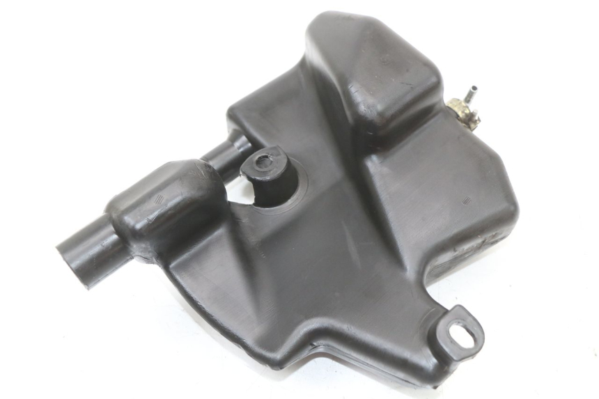 photo de DEPÓSITO DE ACEITE PIAGGIO FLY 2T 50 (2004 - 2017) - Primer plano técnico