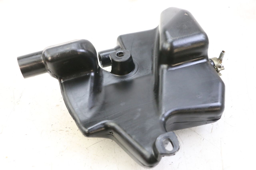 photo de DEPÓSITO DE ACEITE PIAGGIO FLY 2T 50 (2004 - 2017) - Primer plano técnico