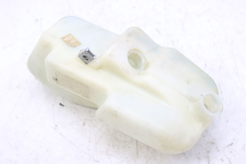 photo de DEPÓSITO DE ACEITE DERBI GPR 50 (2004 - 2009) - Detalles de los puntos de fijación