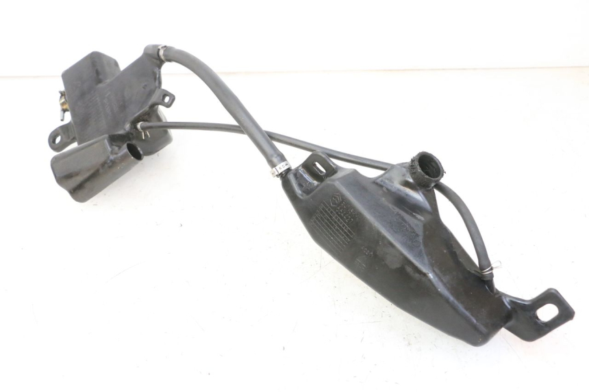 photo de DEPÓSITO DE ACEITE PIAGGIO NEW TYPHOON 50 (2010 - 2017) - Detalles de los puntos de fijación