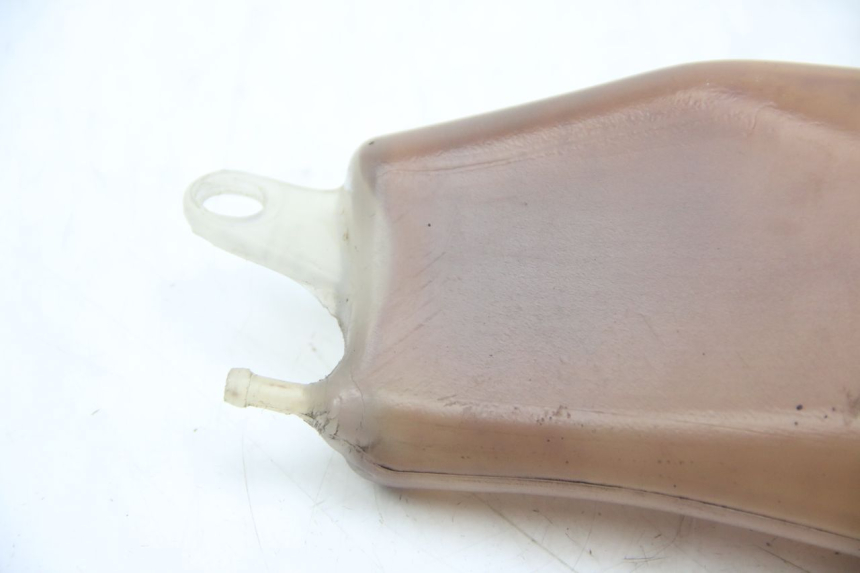 photo de DEPÓSITO DE ACEITE SUZUKI SIXTEEN 125 (2008 - 2010) - Primer plano técnico