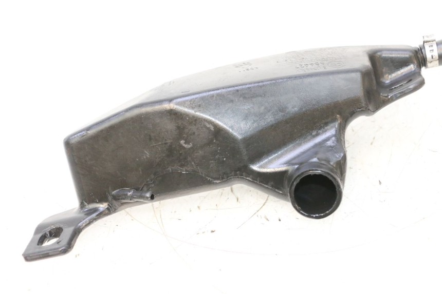 photo de DEPOSITO ACEITE APRILIA SR MOTARD 50 (2012 - 2018) - Detalles de los puntos de fijación