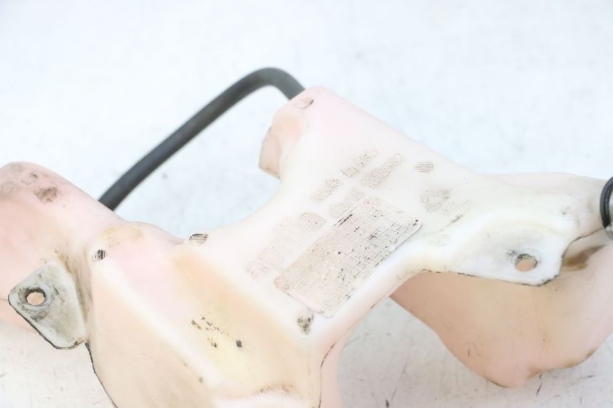 photo de DEPÓSITO DE ACEITE APRILIA SR R 2T LC 50 (2018 - 2021) - Primer plano técnico