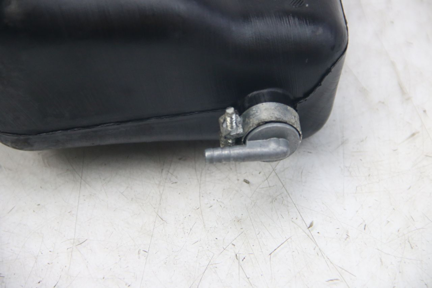 photo de DEPÓSITO DE ACEITE PIAGGIO VESPA S 2T 50 (2007 - 2014) - Detalles de los puntos de fijación