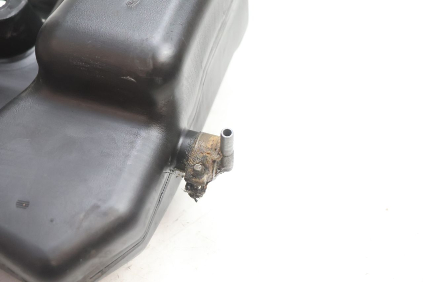 photo de DEPÓSITO DE ACEITE PIAGGIO ZIP 2T 50 (2009 - 2019) - Estado de la superficie y material