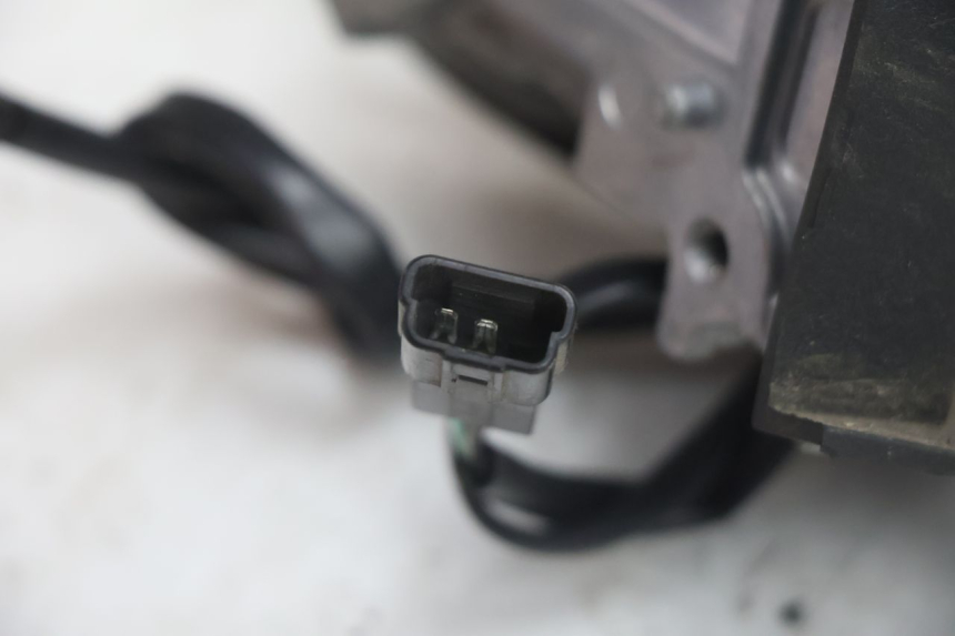 photo de RETROVISOR DERECHO SUZUKI BURGMAN EXECUTIVE ABS 650 (2006 - 2012) - Detalles de los puntos de fijación