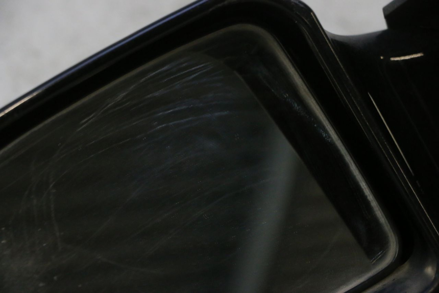 photo de RETROVISOR IZQUIERDO SUZUKI BURGMAN EXECUTIVE ABS 650 (2006 - 2012) - Zoom sobre los componentes