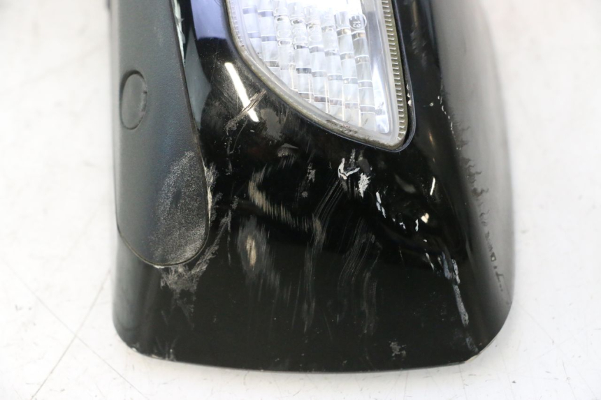 photo de RETROVISOR IZQUIERDO SUZUKI BURGMAN EXECUTIVE ABS 650 (2006 - 2012) - Primer plano técnico