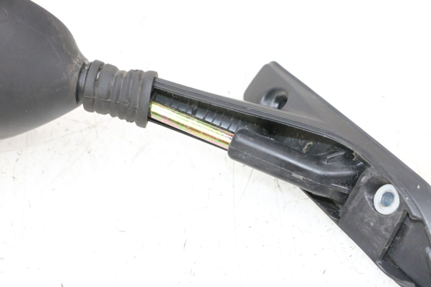 photo de RETROVISOR IZQUIERDO PIAGGIO X8 125 (2004 - 2007) - Enfoque en la estructura