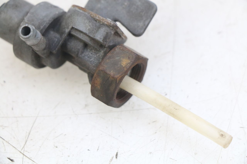 photo de GRIFO DEL DEPóSITO HONDA CM 125 (1983 - 2003) - Detalle de la pieza