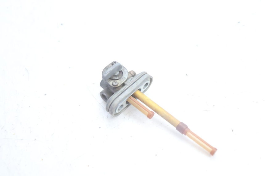 photo de VALVULA DEPOSITO SUZUKI DR S 600 (1985 - 1989) - Primer plano técnico