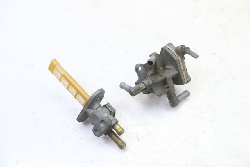 photo de VALVULA DEPOSITO SUZUKI GS GSE 500 (2001 - 2003) - Zoom estado de uso