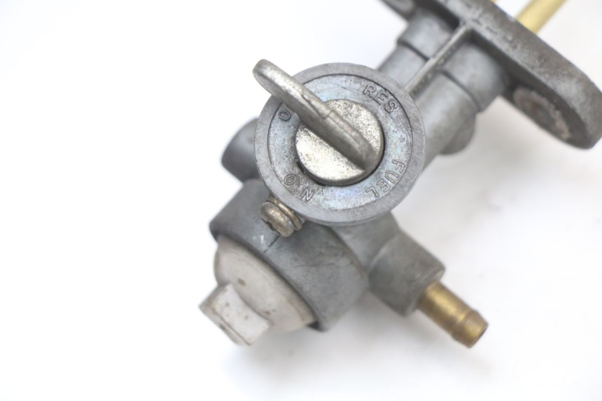 photo de Grifo del depósito HYOSUNG GV AQUILA 125 (2000 - 2009) - Detalle de la pieza