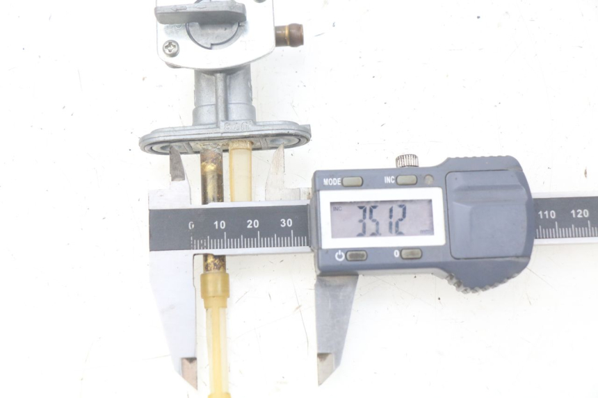 photo de GRIFO DEL DEPóSITO KAWASAKI KLX 110 (2010 - 2022) - Detalle de la pieza