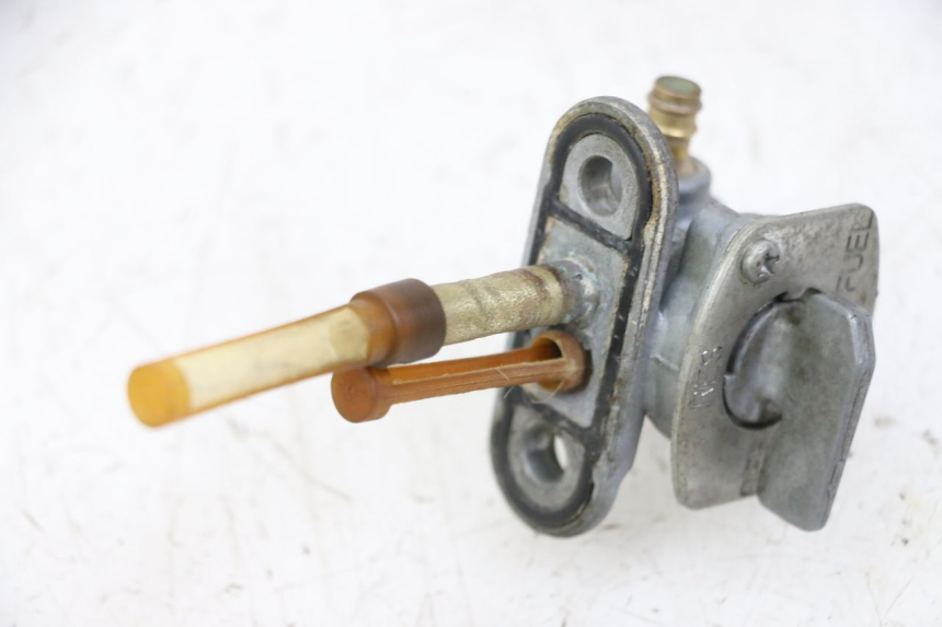 photo de GRIFO DEL DEPóSITO YAMAHA PW 80 (1983 - 2014) - Otra perspectiva