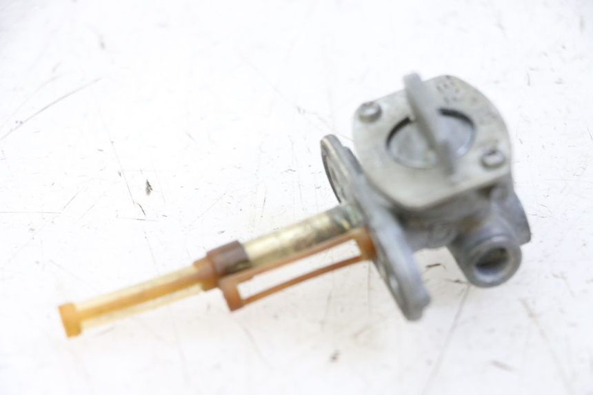 photo de GRIFO DEL DEPóSITO YAMAHA PW 80 (1983 - 2014) - Detalles de los puntos de fijación