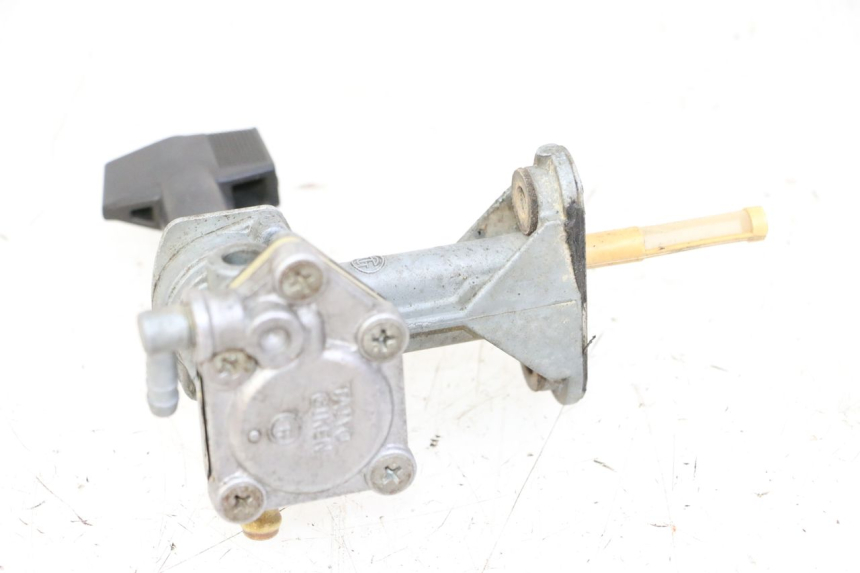 photo de VALVULA DEPOSITO YAMAHA XJN DIVERSION 600 (2000 - 2003) - Primer plano técnico