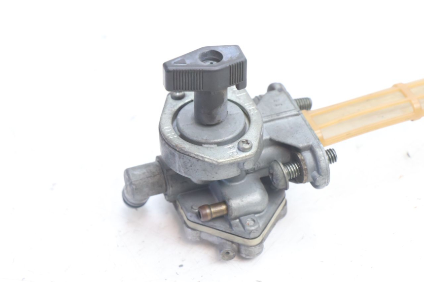 photo de VALVULA DEPOSITO YAMAHA XJR 1300 (1998 - 2002) - Primer plano técnico