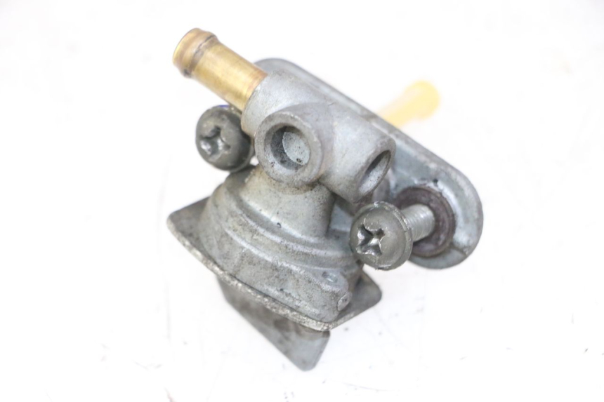 photo de VALVULA DEPOSITO YAMAHA FZS FAZER 600 (2001 - 2003) - Primer plano técnico