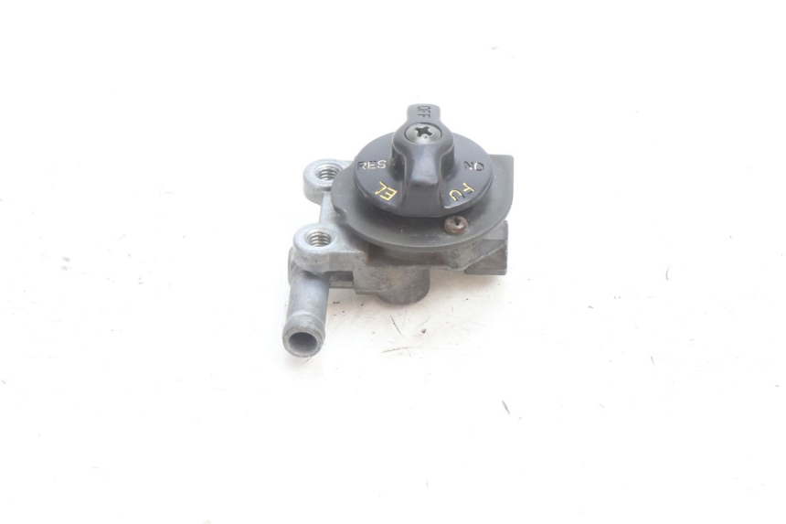photo de GRIFO DEL DEPóSITO KAWASAKI ZZR 600 (1995 - 2004) - Primer plano técnico