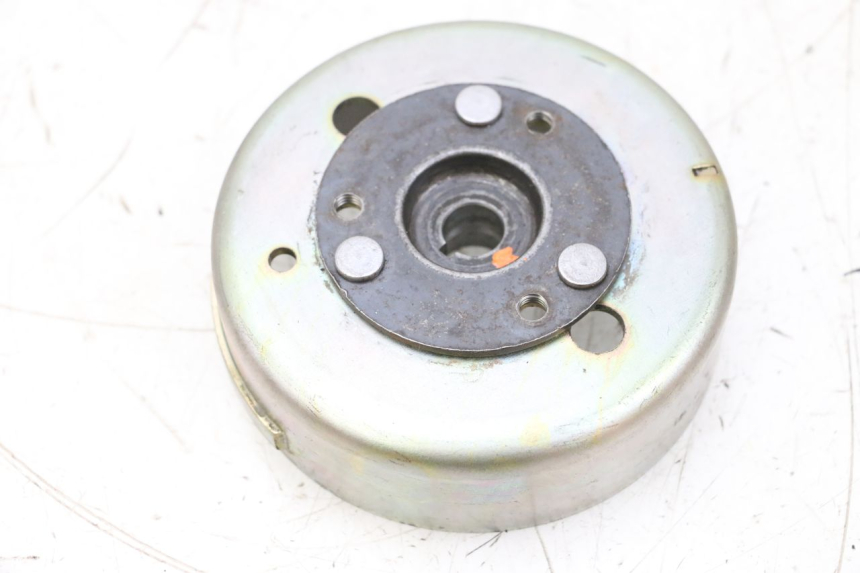 photo de VOLANTE MAGNETICO MBK BOOSTER SPIRIT NAKED 50 (2004 - 2017) - Primer plano técnico