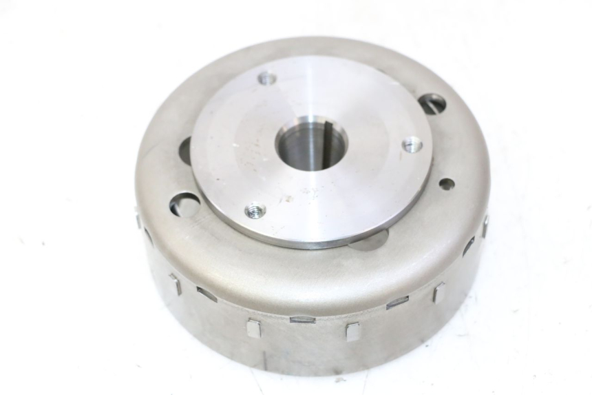 photo de VOLANTE MAGNETICO SUZUKI BURGMAN 125 (2007 - 2014) - Primer plano técnico