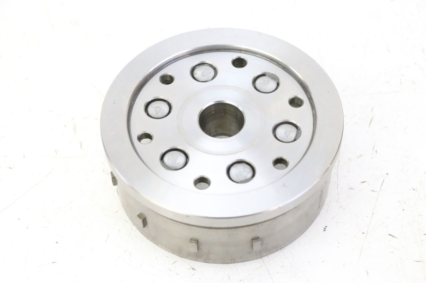 photo de VOLANTE MAGNETICO HONDA CBF 125 (2009 - 2015) - Primer plano técnico