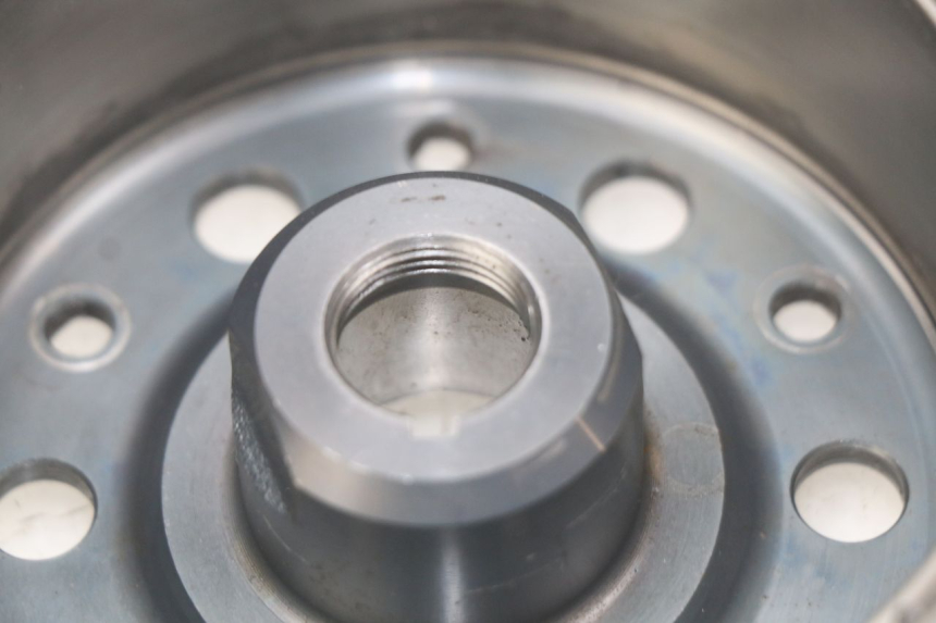 photo de ROTOR HONDA CBR RR FIREBLADE 900 (1992 - 1994) - Primer plano técnico