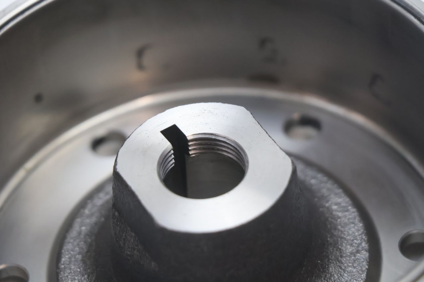 photo de VOLANTE MAGNETICO HONDA FJS SILVER WING SILVERWING 400 (2005 - 2008) - Primer plano técnico