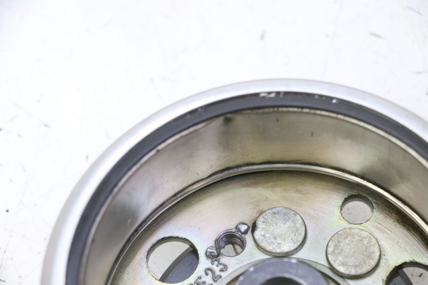 photo de VOLANTE MAGNETICO KYMCO GRAND DINK 125 (2008 - 2014) - Otra perspectiva