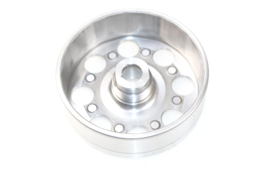 photo de VOLANTE MAGNETICO SUZUKI GSR 600 (2005 - 2012) - Estado de la superficie y material