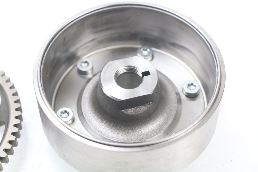 photo de VOLANTE MAGNETICO HONDA FJS SILVER WING ABS 600 (2004 - 2007) - Primer plano técnico