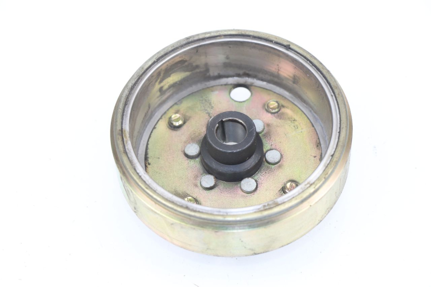 photo de VOLANTE MAGNETICO PEUGEOT KISBEE 4T 50 (2010 - 2017) - Zoom estado de uso