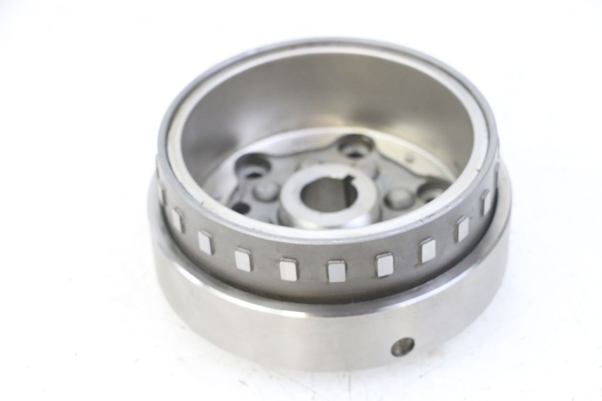 photo de VOLANTE MAGNETICO PIAGGIO MP3 LT 300 (2010 - 2016) - Primer plano técnico