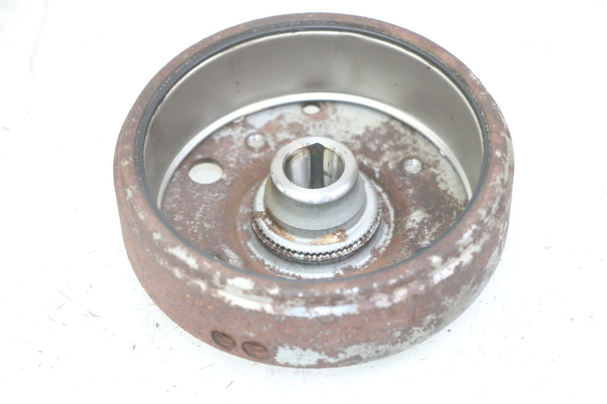 photo de VOLANTE MAGNETICO SYM ORBIT 2 4T 50 (2008 - 2017) - Primer plano técnico