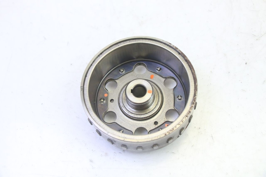 photo de VOLANTE MAGNETICO PEUGEOT SATELIS 125 (2006 - 2009) - Zoom estado de uso