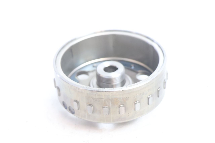 photo de VOLANTE MAGNETICO PEUGEOT SATELIS 125 (2006 - 2009) - Zoom estado de uso