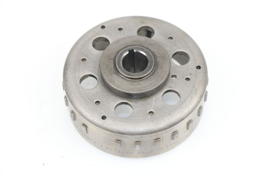 photo de VOLANTE MAGNETICO PEUGEOT SATELIS 125 (2006 - 2009) - Zoom estado de uso
