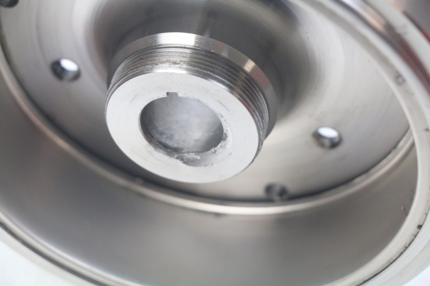 photo de VOLANTE MAGNETICO APRILIA SRV 850 (2012 - 2017) - Zoom estado de uso